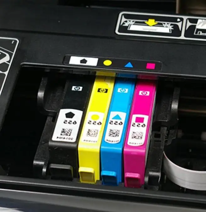 La impresora imprime rosa (o azul, amarillo,